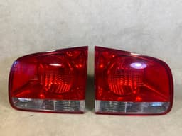 VW VW Touareg GENUINE LH & RH Tail Lights Lamps Rear SET 03-06 year — thumbnail 9