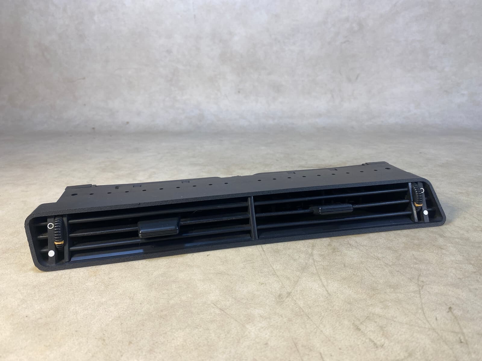 BMW GENUINE BMW E23 7 SERIES Fresh Air Grille Center 64221375007
