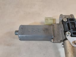 BMW BMW E60 E61 E65 X5 E70 E71 BOSCH FRONT RIGHT SEAT HEIGHT ADJUSTMENT MOTOR MEMORY — thumbnail 3