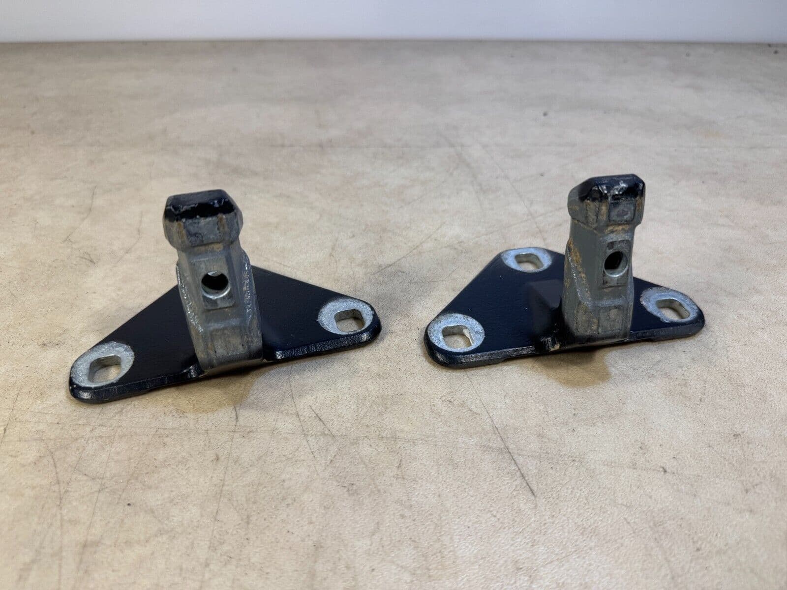 BMW BMW X5 E70 LCI Trunk Lid bottom Hinges lower part Triangles 41627170918