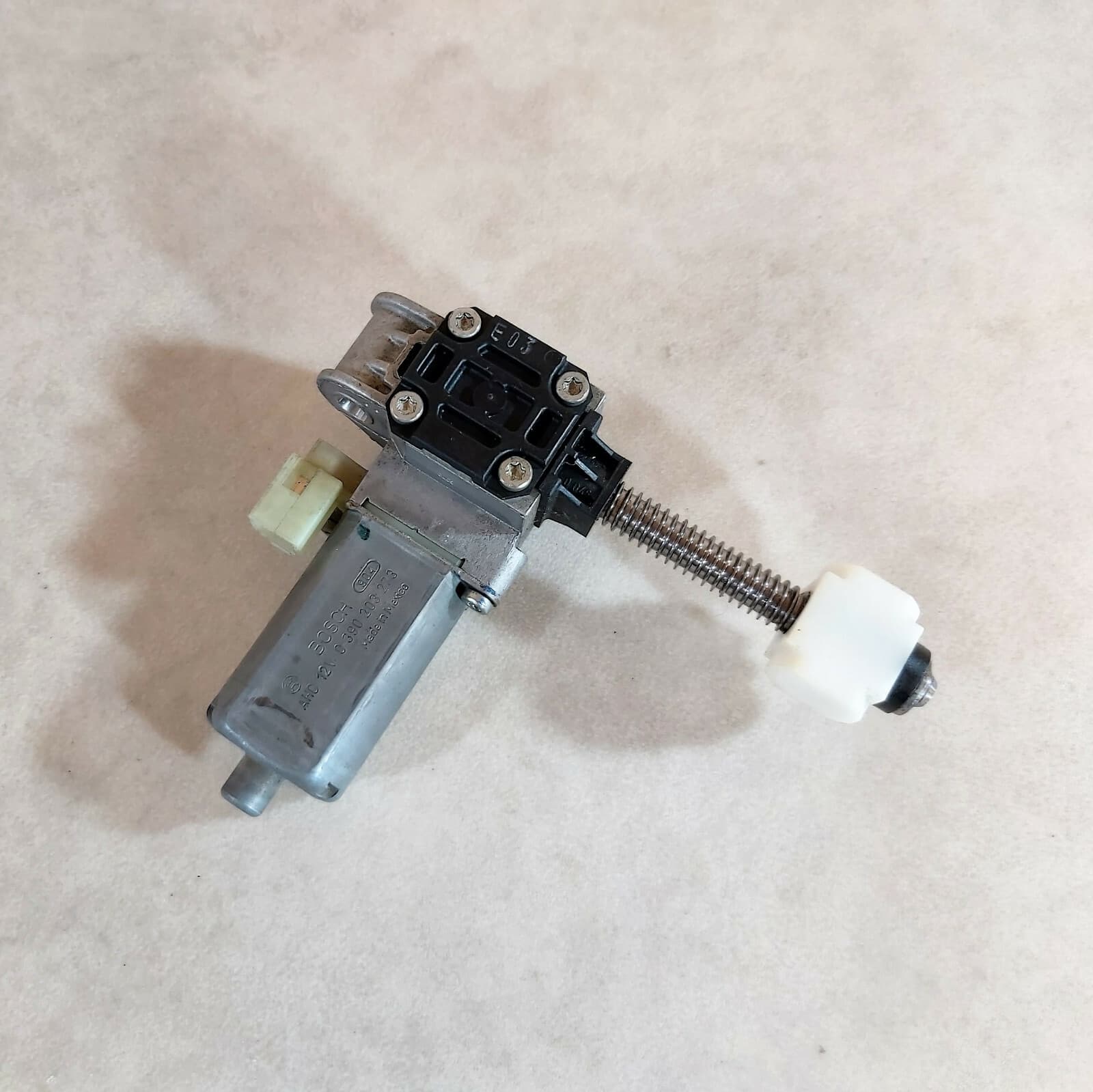 07-13 BMW X5 Front Right Seat Heigh Up / Down Adjustment Motor OEM 0390203273