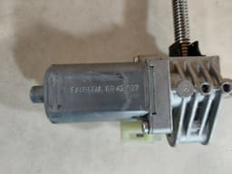 BMW 07-13 BMW X5 Front Right Seat Heigh Up / Down Adjustment Motor OEM 0390203273 — thumbnail 4