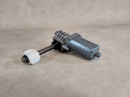 BMW 07-13 BMW X5 Front Right Seat Heigh Up / Down Adjustment Motor OEM 0390203273 — thumbnail 7