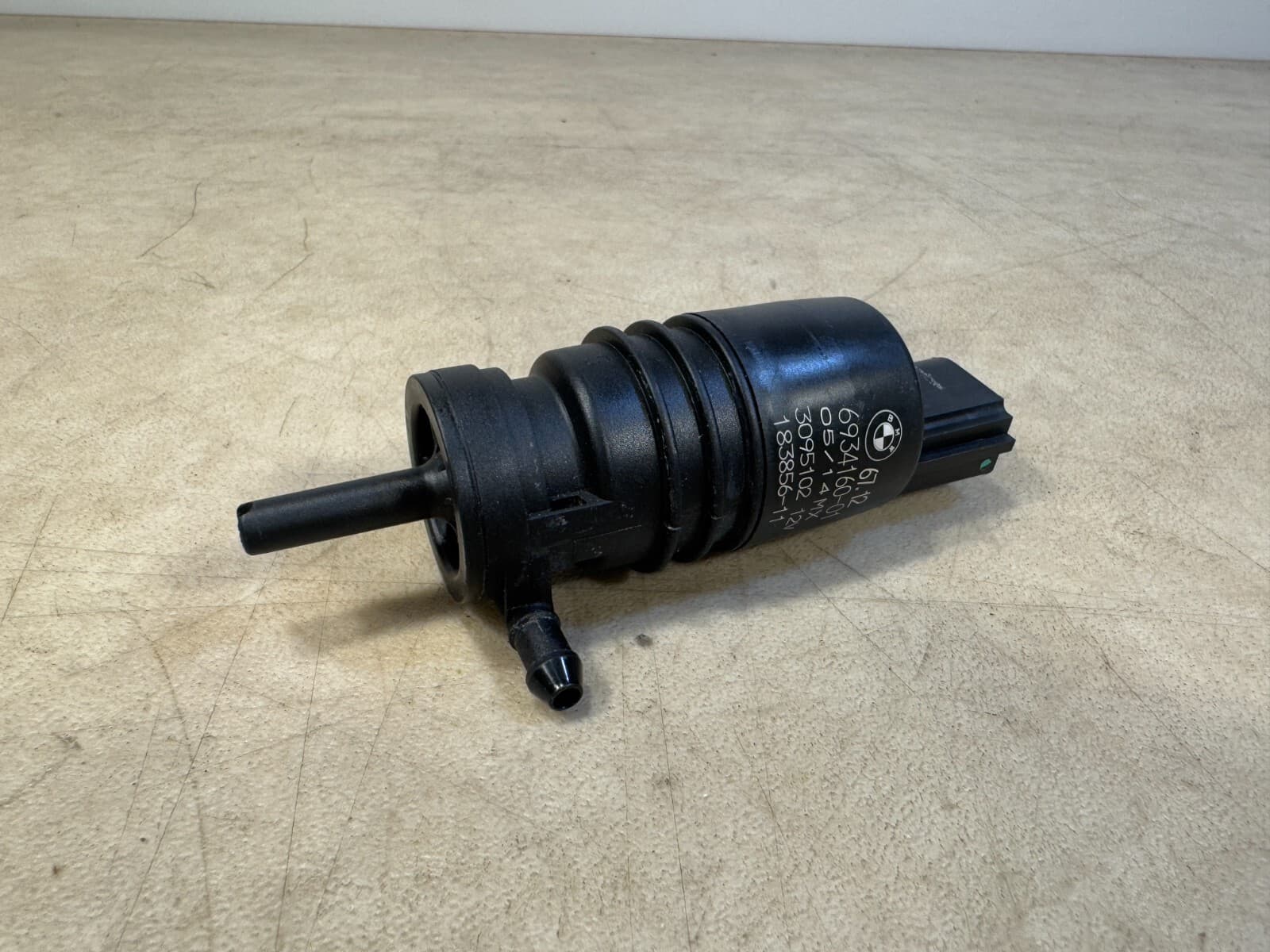 BMW Genuine BMW F10 7 F01 X3 F25 X5 E70 X6 E71 Wash pump Washer 67126934160