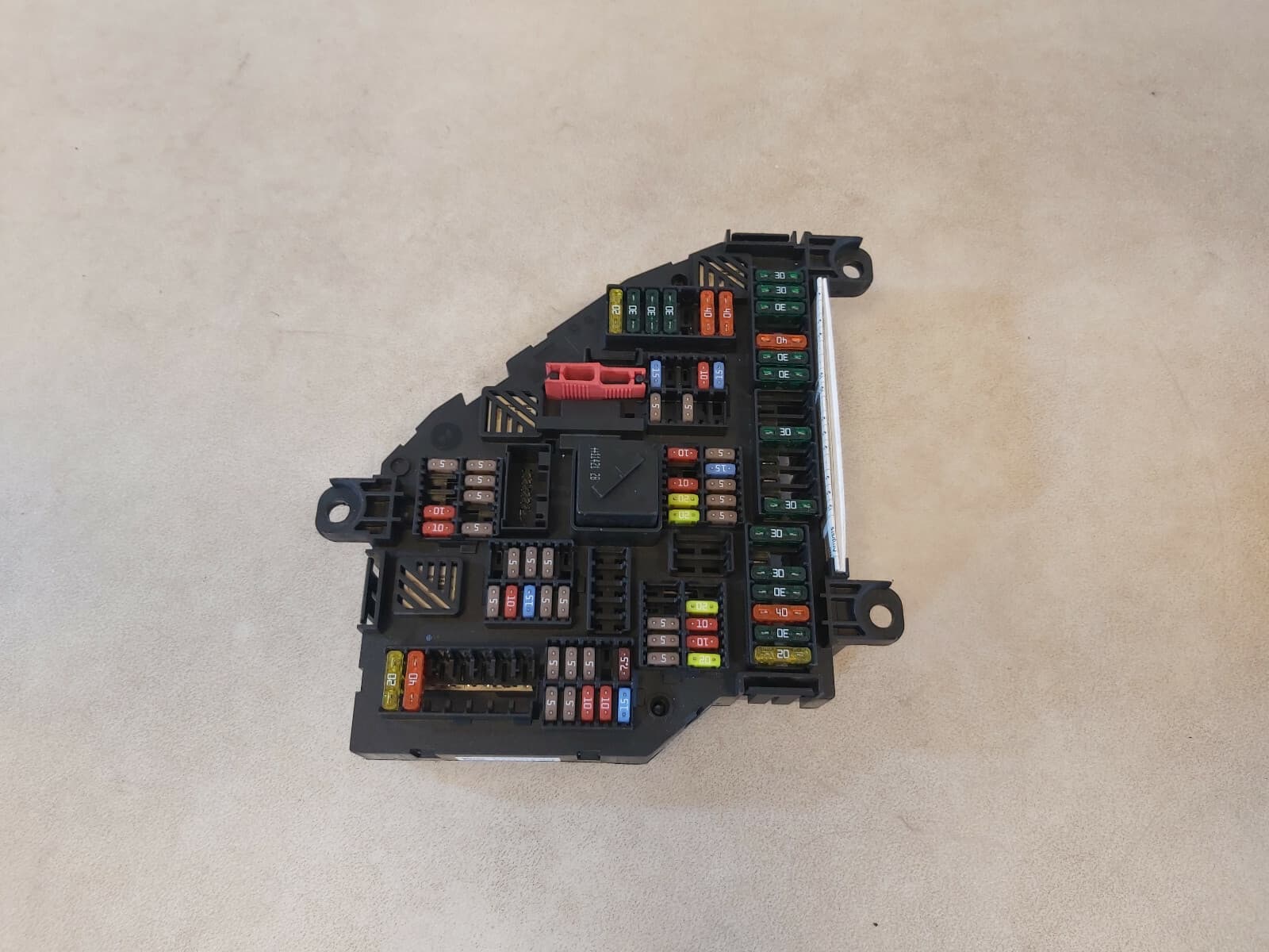 BMW 5 6 7"s F07 F10 F11 F06 F12 F13 F01 F02 F03 F04 REAR POWER BOX 61149252812