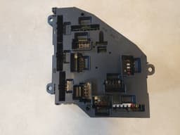 BMW BMW 5 6 7"s F07 F10 F11 F06 F12 F13 F01 F02 F03 F04 REAR POWER BOX 61149252812 — thumbnail 9
