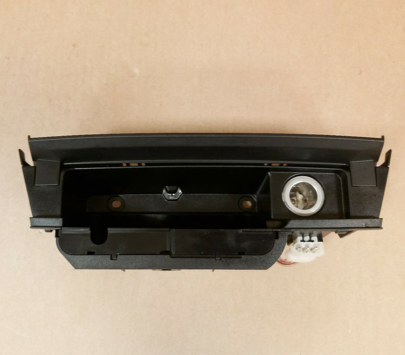 BMW 7'er F01 F02 F03 & LCI F04 Storing Partition front bottom & Ashtray 9182502
