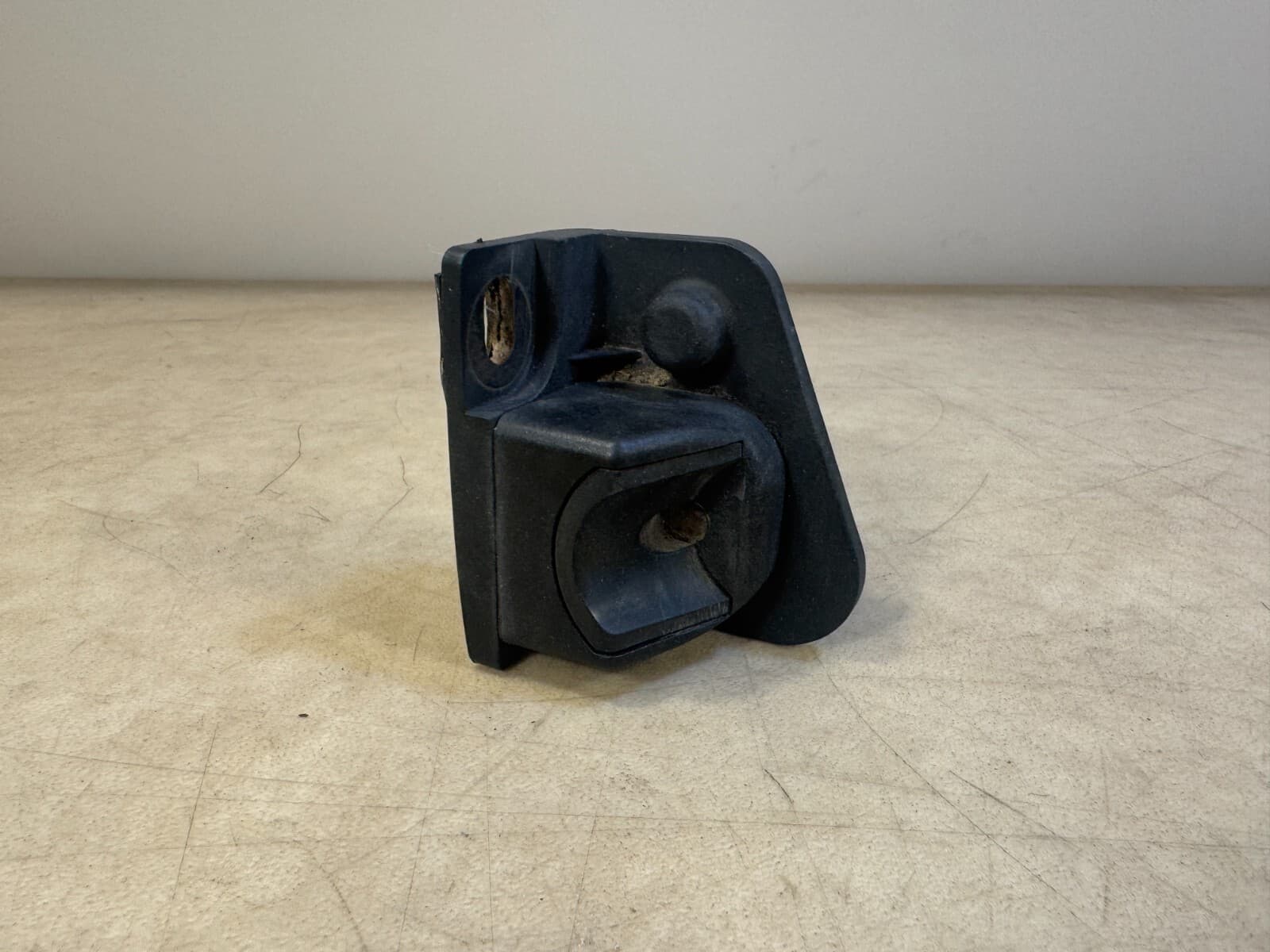 BMW GENUINE BMW X5 E70 E70 LCI Stop trunk lid Left LH Stopper 51247164860