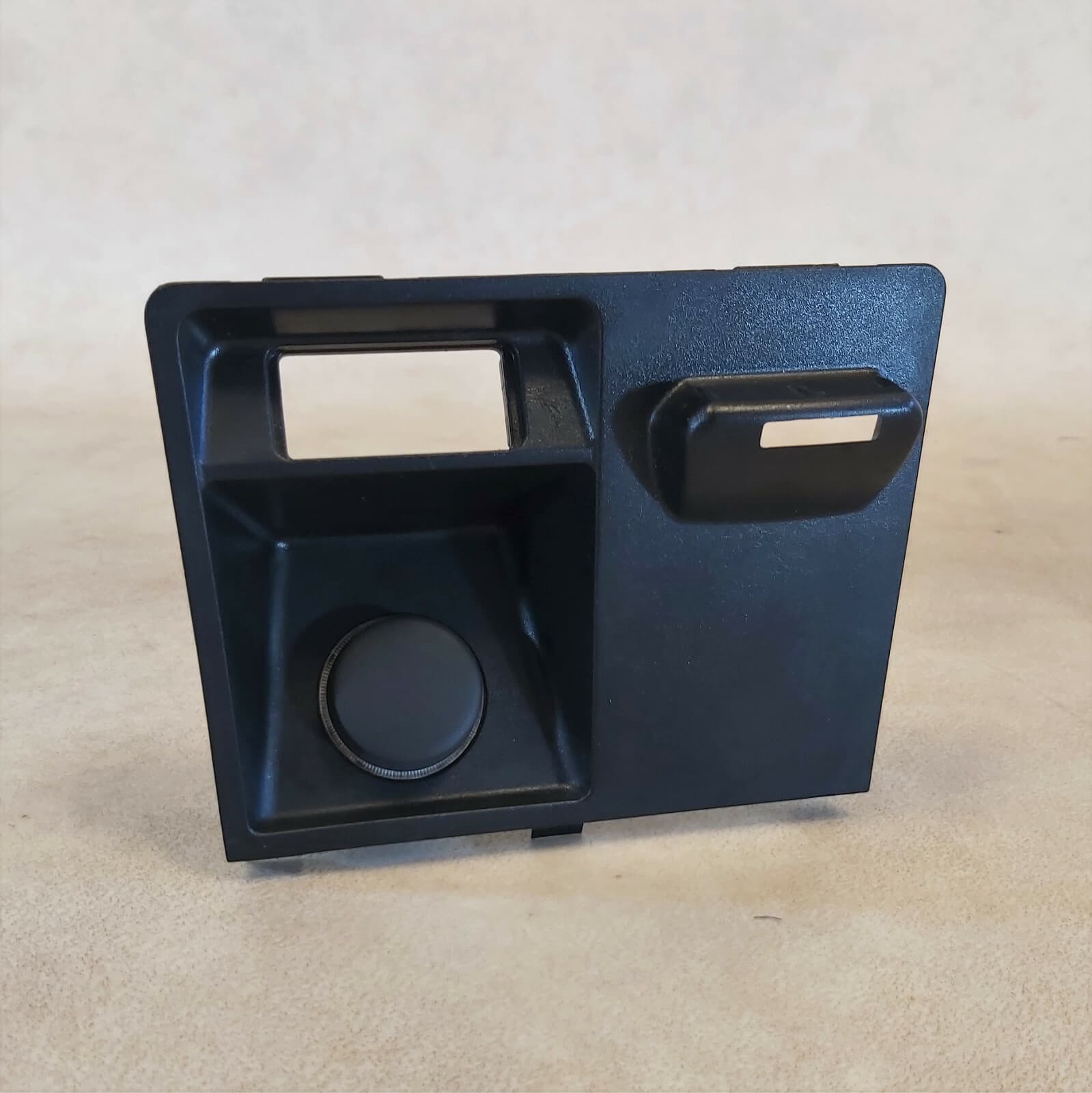 BMW 07-13 BMW E70 X5 FRONT CENTER CONSOLE USB AUX PORT 12V SOCKET PANEL 9115084 OEM