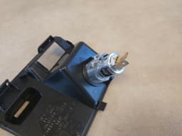 BMW 07-13 BMW E70 X5 FRONT CENTER CONSOLE USB AUX PORT 12V SOCKET PANEL 9115084 OEM — thumbnail 5