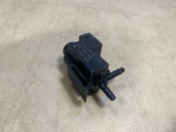 BMW Genuine BMW X5 E70 X6 E71 Vacuum Control Solenoid Valve 11747810831 — thumbnail 5