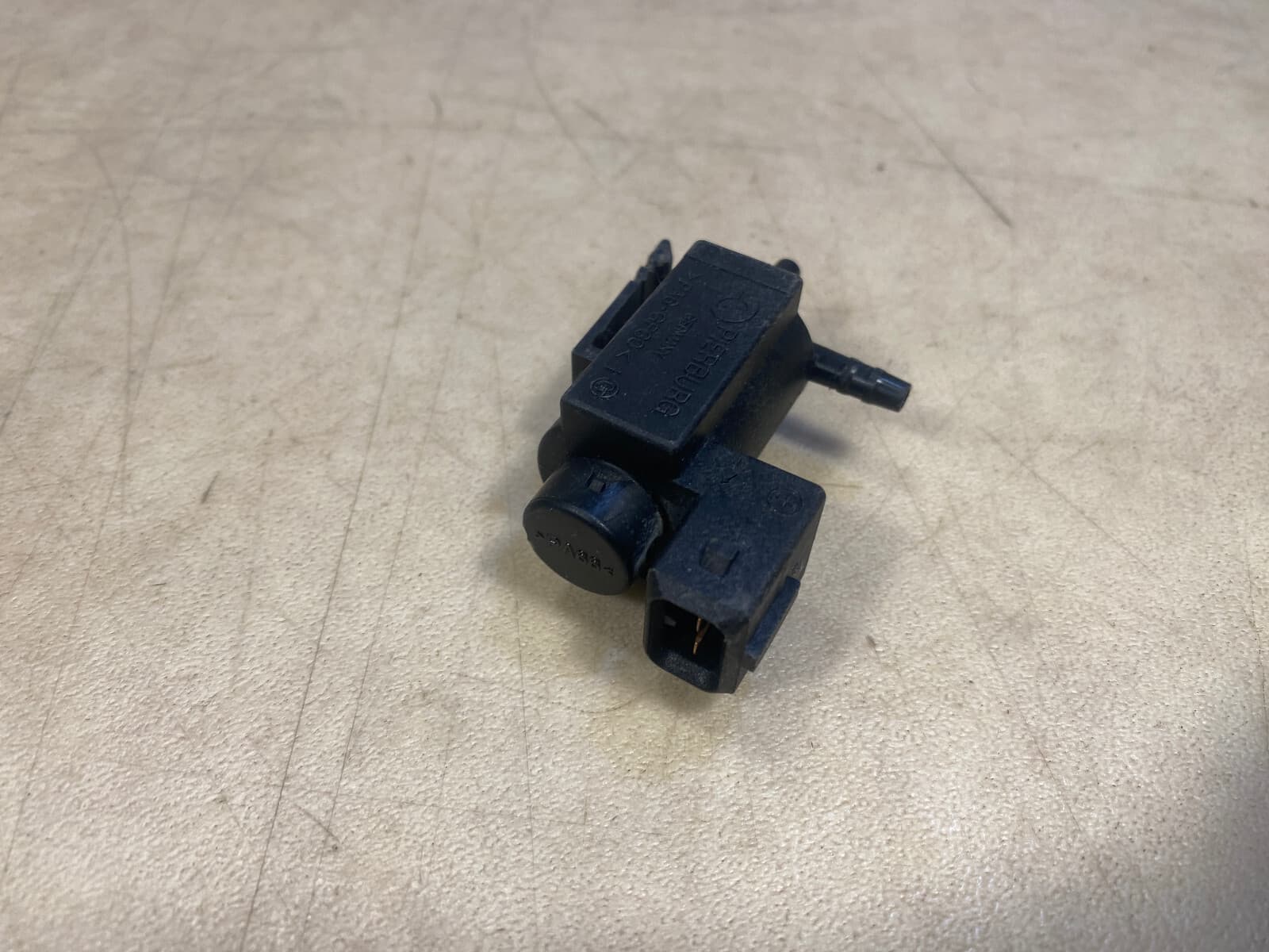 Genuine BMW X5 E70 X6 E71 Vacuum Control Solenoid Valve 11747810831