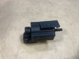 BMW Genuine BMW X5 E70 X6 E71 Vacuum Control Solenoid Valve 11747810831 — thumbnail 6