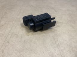 BMW Genuine BMW X5 E70 X6 E71 Vacuum Control Solenoid Valve 11747810831 — thumbnail 2