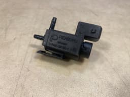 BMW Genuine BMW X5 E70 X6 E71 Vacuum Control Solenoid Valve 11747810831 — thumbnail 8