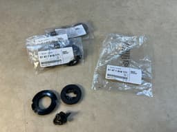 BMW BMW 7 E23 GENUINE NEW Mat Carpet Lock Bracket x4 psc — thumbnail 3
