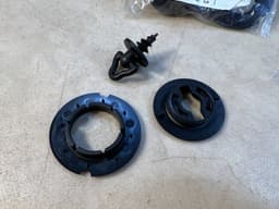 BMW BMW 7 E23 GENUINE NEW Mat Carpet Lock Bracket x4 psc — thumbnail 6