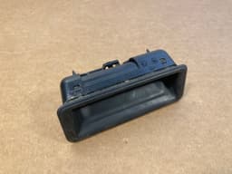 BMW GENUINE BMW X5 E70 E70 LCI X6 E71 E72 Boot lid/tailgate pushbutton 51247118158 — thumbnail 3