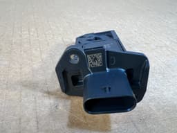 BMW NEW GENUINE BMW G20 G30 G01 G05 MINI 8583496 Hot Film Mass Air Meter Flow Sensor — thumbnail 6