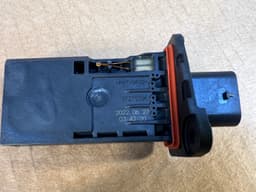 BMW NEW GENUINE BMW G20 G30 G01 G05 MINI 8583496 Hot Film Mass Air Meter Flow Sensor — thumbnail 9