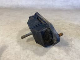 BMW BMW E23 7 SERIES Rubber Mounting Right 11811175307 — thumbnail 3