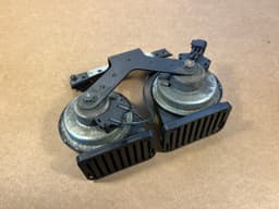 LAND ROVER Land Rover Range Rover L322 Sport L320 Genuine Dual Tone Note Signal High & Low — thumbnail 1
