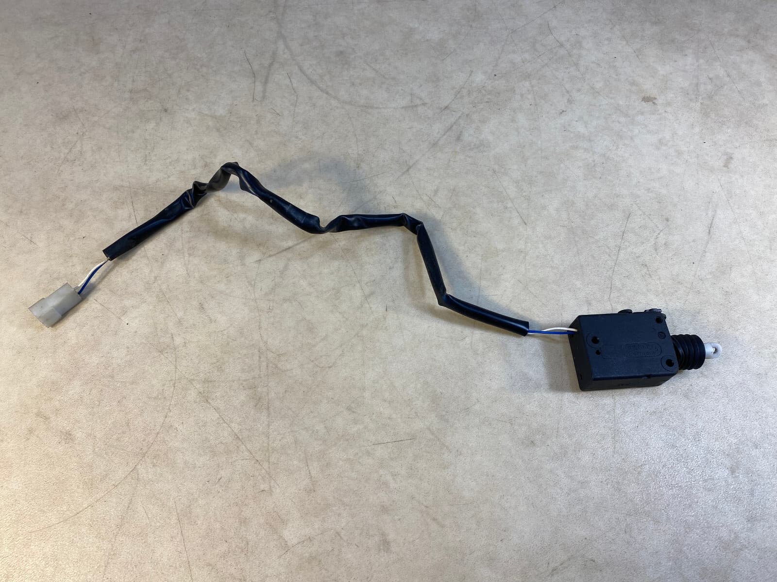 Mercedes G class W463 Genuine Door Lock Actuator A0048202542