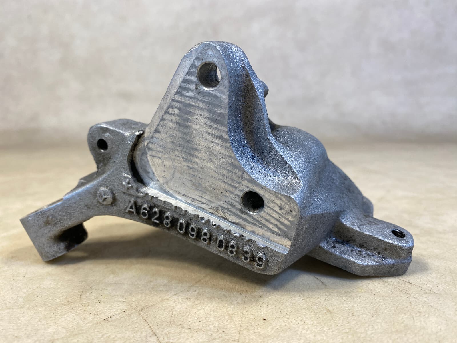 MERCEDES-BENZ Mercedes G class W463 G400 CDI Genuine Intake Duct Holder Bracket A6280980839