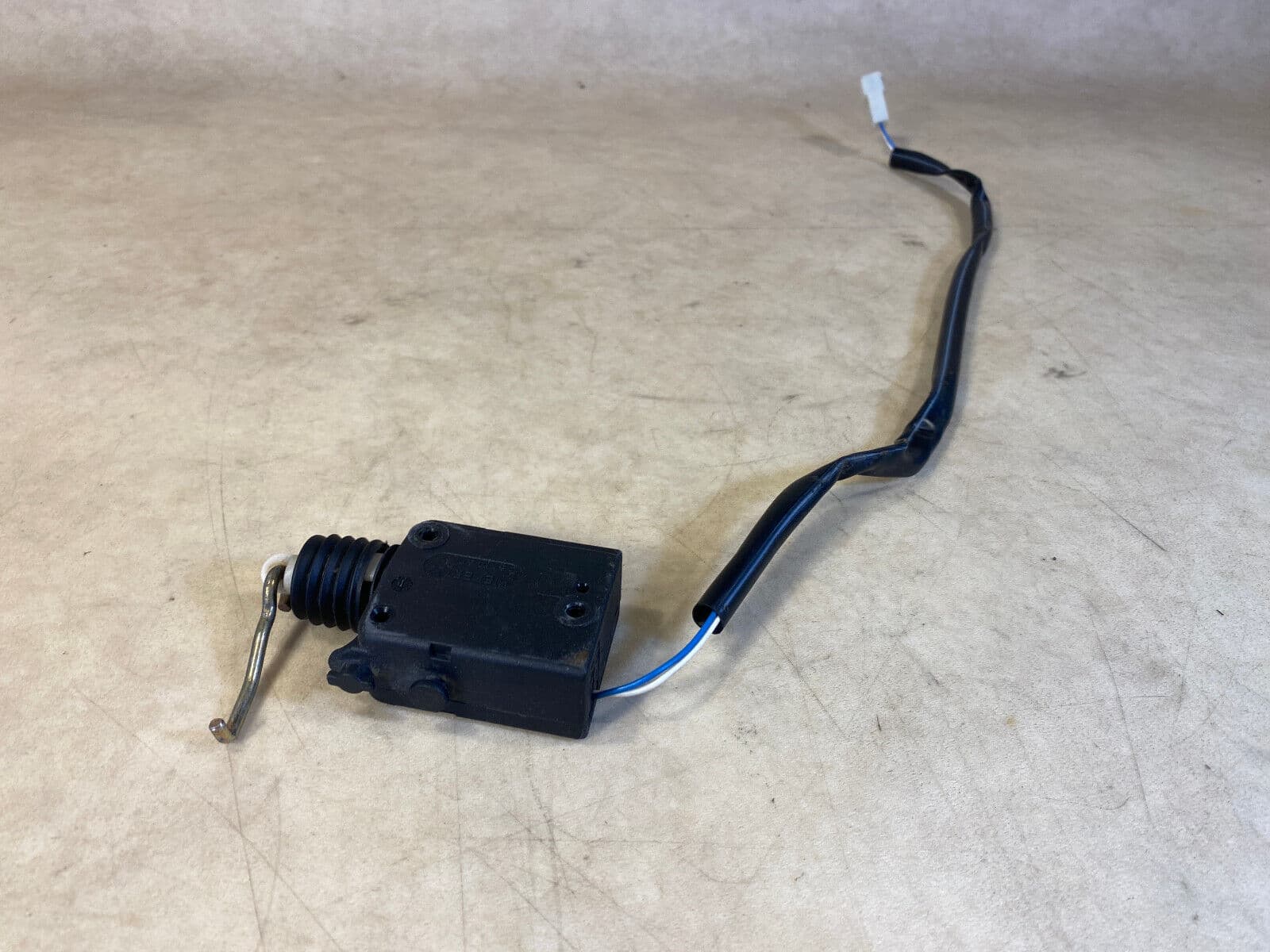 Mercedes G class W463 Genuine Door Lock Actuator A0048202542