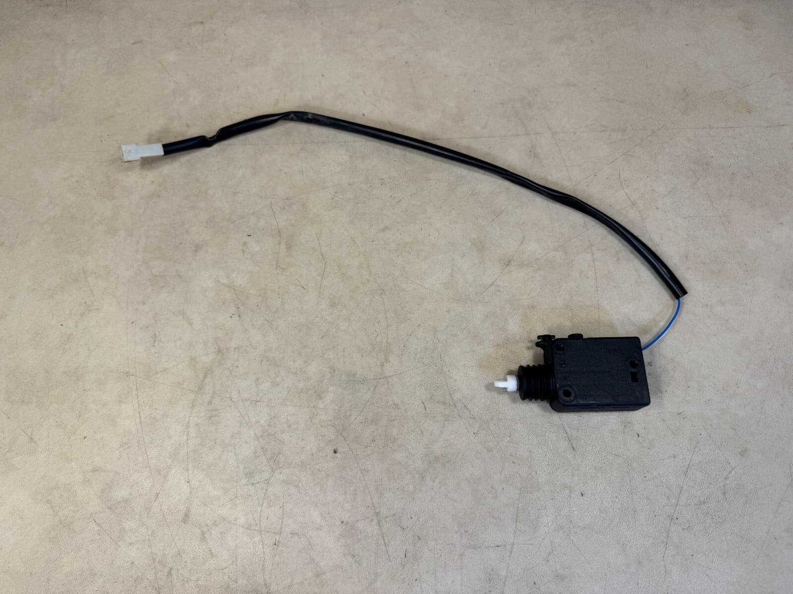 Mercedes G class W463 Genuine Door Lock Actuator A0048202542