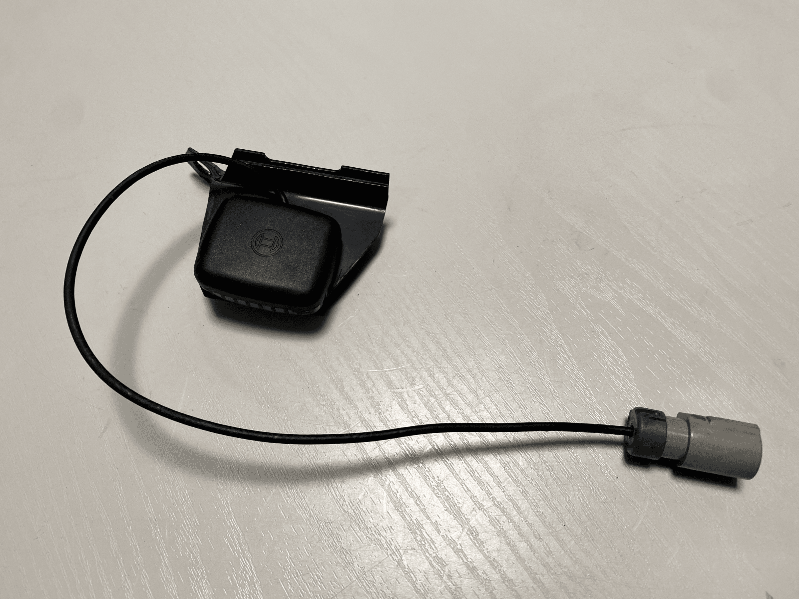 Mercedes G class W463 GENUINE GPS Antenna with Bracket A4638270101