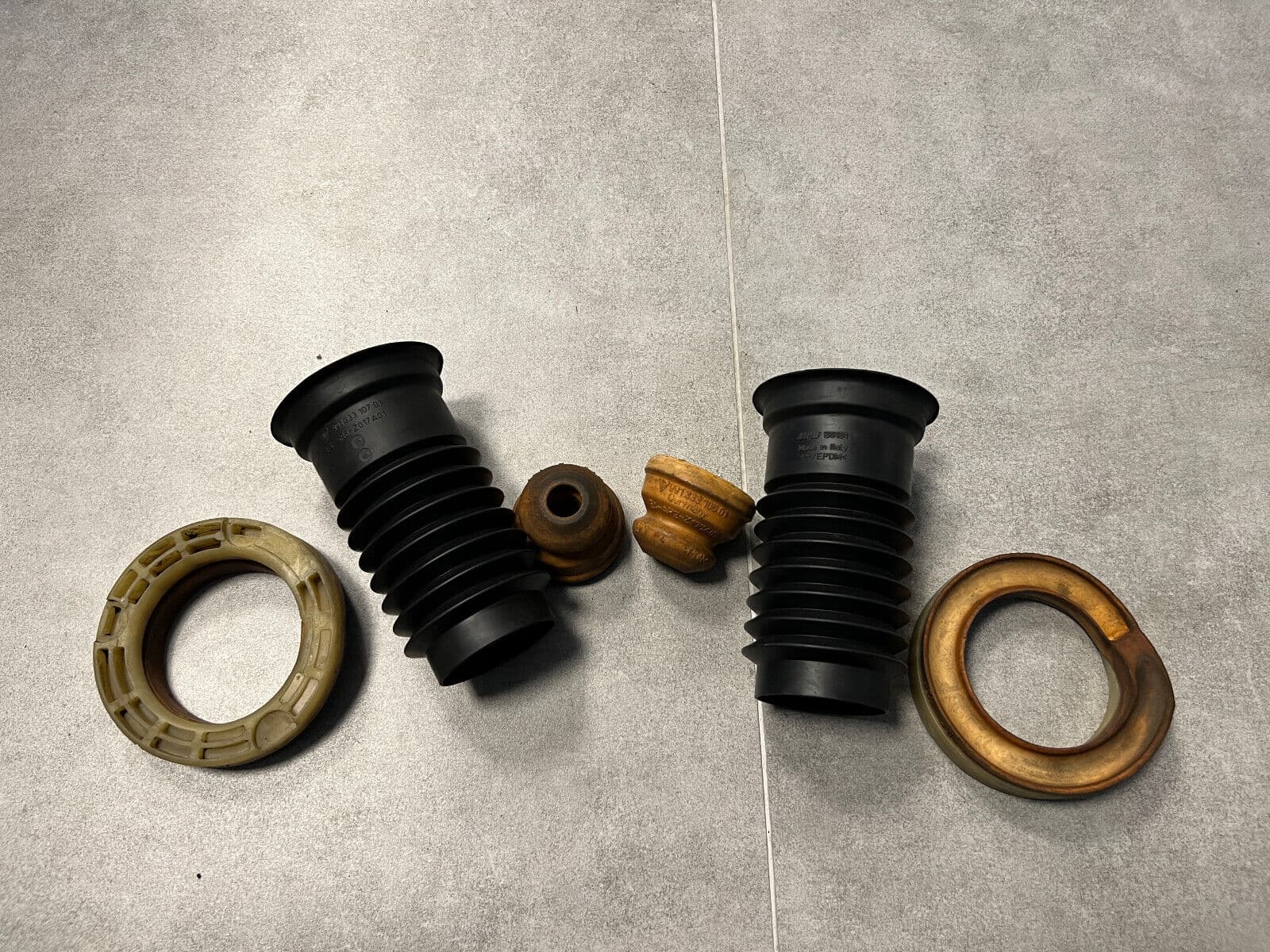 PORSCHE Porsche 911 991 OEM Rear Shock Coil Spring Spacer Insulator Duster LH & RH SET