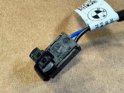 BMW Genuine BMW F G Series Steering Wheel Wire Connector Horh Plug 9135012 — thumbnail 4