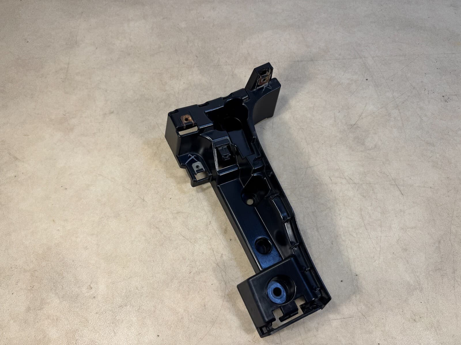 BMW Genuine BMW X5 M E70 Rear Bumper Right Corner Mount Bracket Trim 51127226936