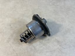 PORSCHE Porsche 911 991 Cayman 981 Genuine Thermostat 9A110622603 — thumbnail 4