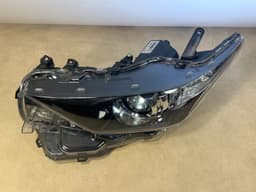 TOYOTA Genuine Toyota Auris II Facelift Halogen Headlights Left LED TFL 81150-02K30 — thumbnail 7
