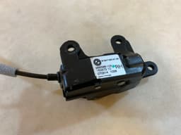 BMW BMW X5 E70 E70 LCI OEM Tailgate Boot Lid Lock Mechanism RH 51247162147 — thumbnail 2