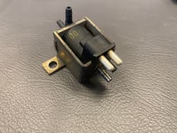 MERCEDES-BENZ Mercedes SL S G class W129 W140 W463 GENUINE Vacum Solenoid Valve A0015408697 — thumbnail 2