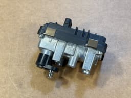BMW BMW G30 G31 G11 G12 G05 G06 G07 5.0d M550dX GENUINE NEW Turbocharger Actuator — thumbnail 2