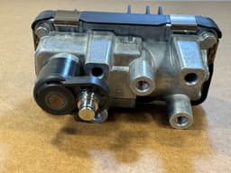 BMW BMW G30 G31 G11 G12 G05 G06 G07 5.0d M550dX GENUINE NEW Turbocharger Actuator — thumbnail 4