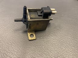 MERCEDES-BENZ Mercedes SL S G class W129 W140 W463 GENUINE Vacum Solenoid Valve A0015408697 — thumbnail 1