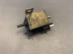MERCEDES-BENZ Mercedes SL S G class W129 W140 W463 GENUINE Vacum Solenoid Valve A0015408697 — thumbnail 10
