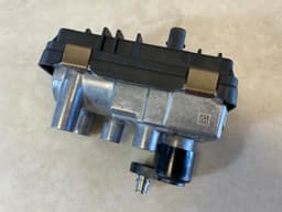 BMW BMW G30 G31 G11 G12 G05 G06 G07 5.0d M550dX GENUINE NEW Turbocharger Actuator — thumbnail 9