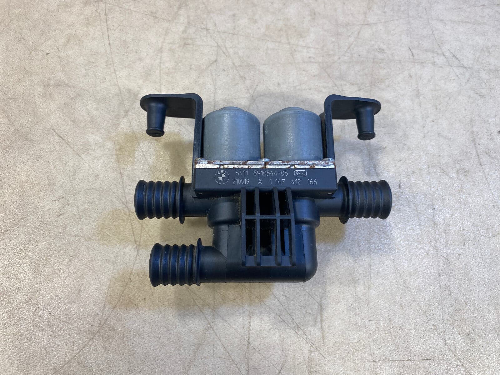 BMW BMW X5 E53 E70 F15 F85 X6 E71 E72 F16 F86 Water valve 64116910544