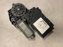 VW VW Touareg GENUINE Front Right Power Window Motor 3D1959792 — thumbnail 3