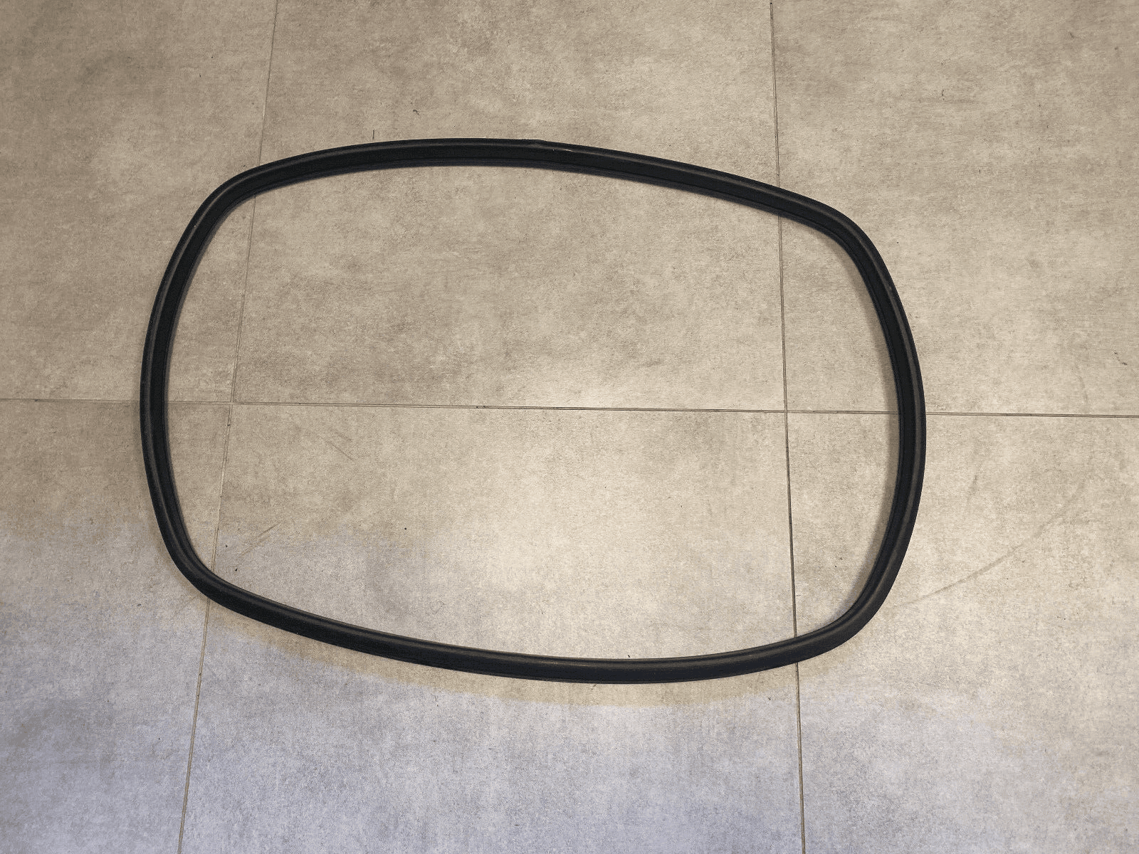MERCEDES-BENZ Mercedes G class W463 GENUINE Rear Trunk Glass Gasket Rubber Seal A4606730720