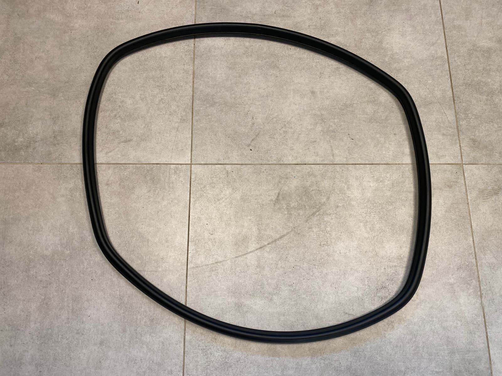 MERCEDES-BENZ Mercedes G class W463 GENUINE Rear Trunk Glass Gasket Rubber Seal A4606730720