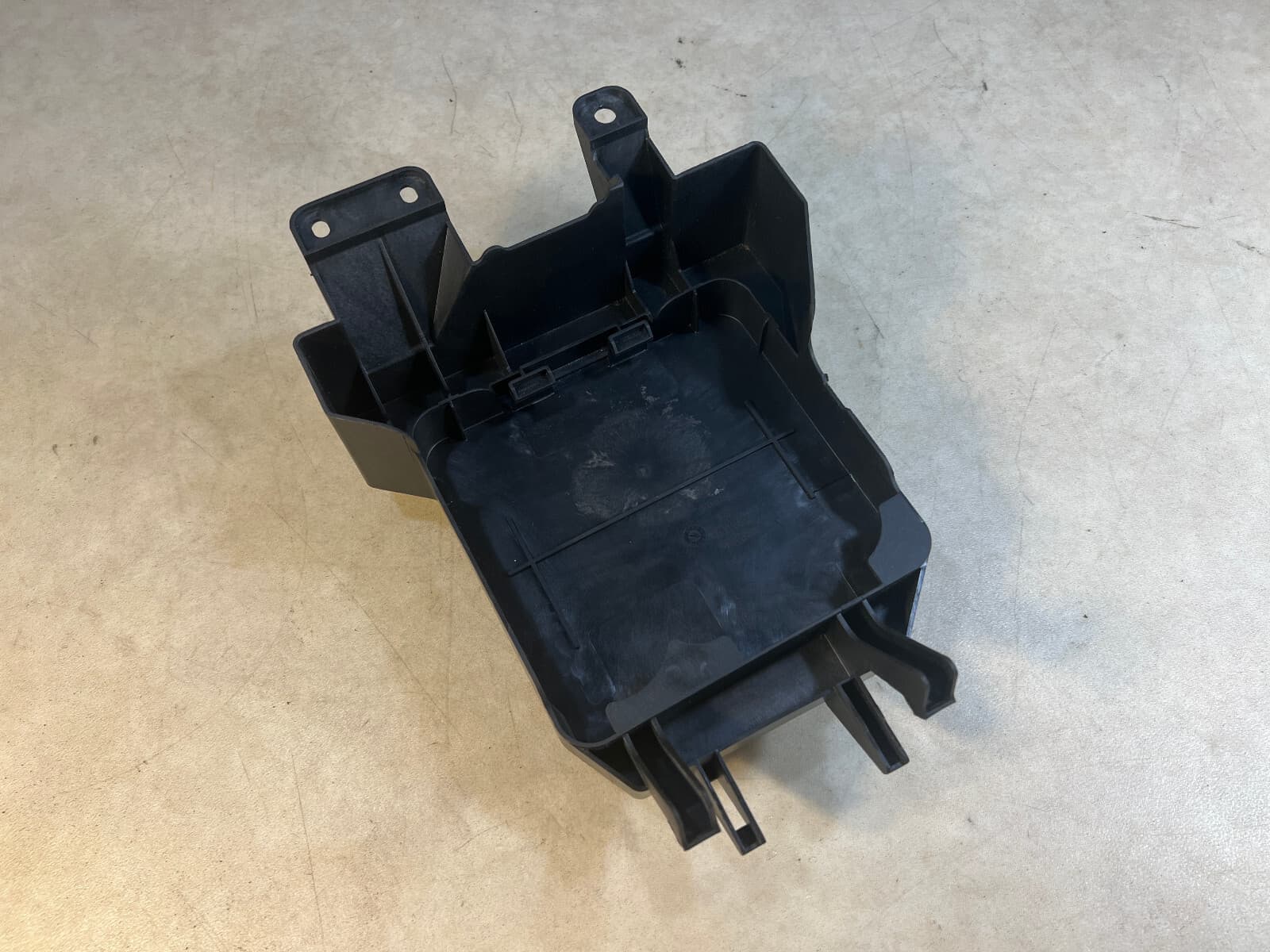 AUDI Q7 LIFTGATE CONTROL MODULE BRACKET SUPPORT HOLDER RETAINER 4M0907368