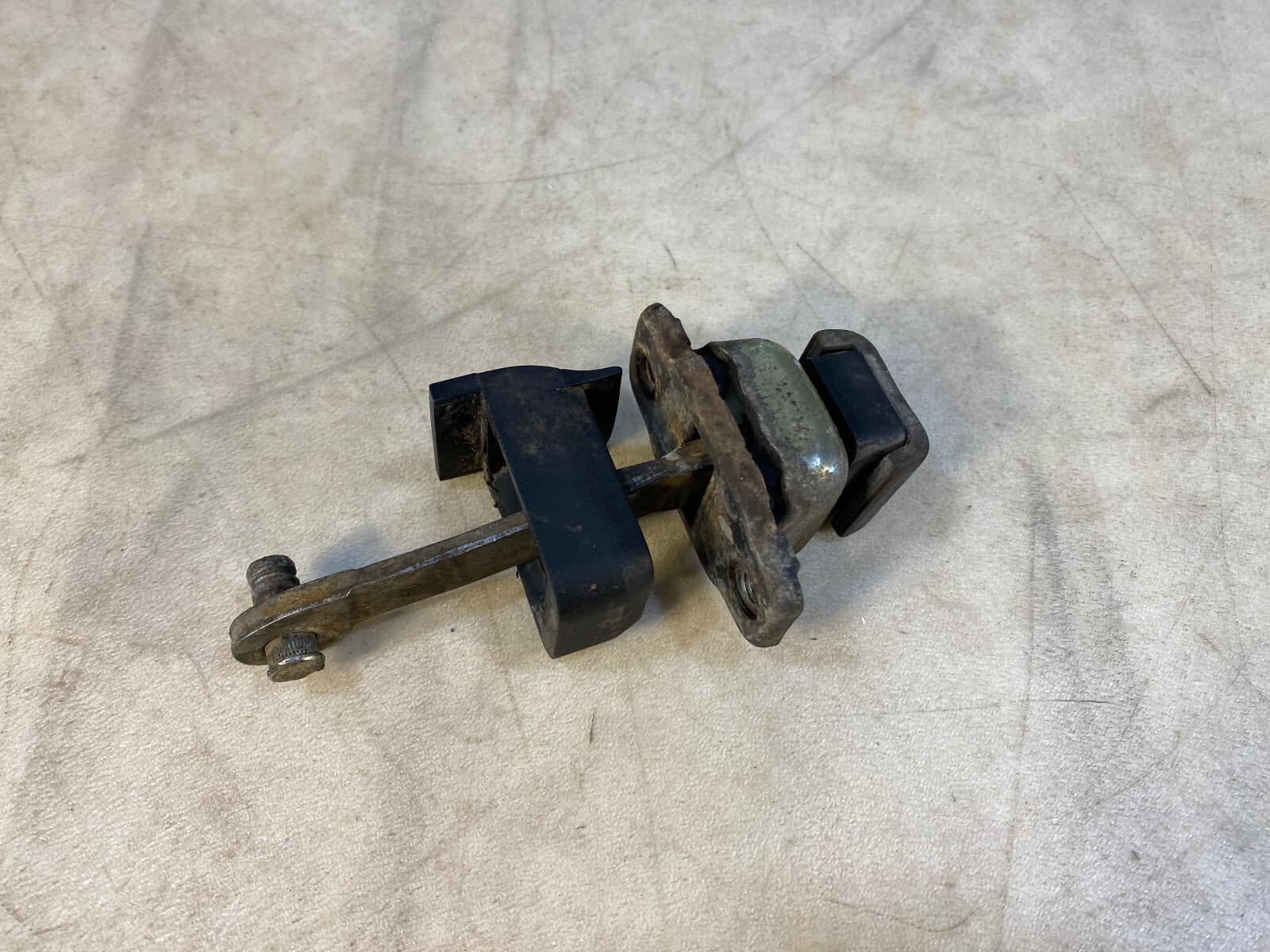 MERCEDES-BENZ Mercedes G class W463 GENUINE Front/Rear Door Limiter Left or Right A4637300116