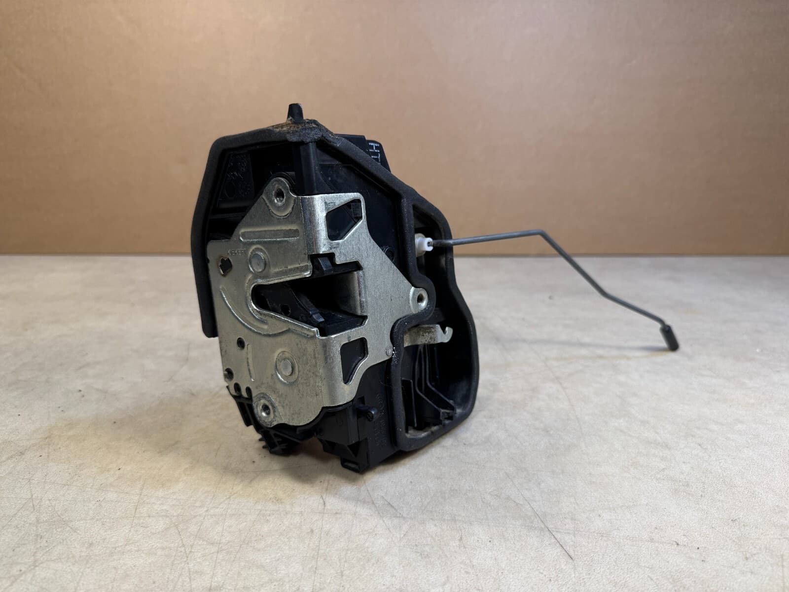 BMW BMW X5 E70 5 F10 7 F01 System latch Left Rear door lock control 51227202147